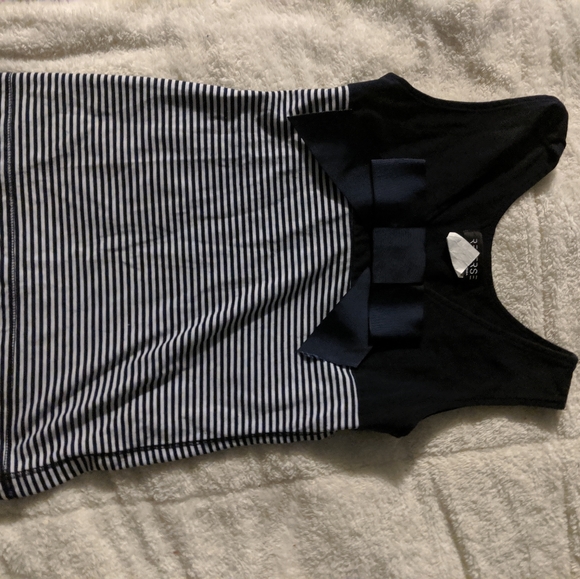 Bow shirt 🖤🤍🎀 - Picture 4 of 5